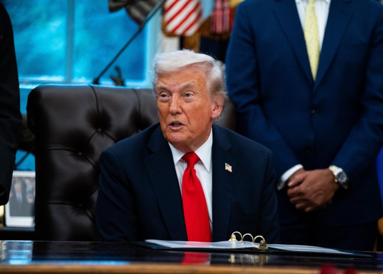 Trump advierte que el Gobierno de Cuba está "a punto de caer" | FOTO EFE