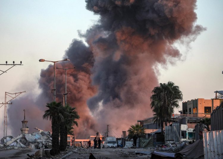Hamás exige cese al fuego y retirada del Ejército israelí en negociaciones en Egipto para alcanzar un acuerdo. EFE/EPA/MOHAMMED SABER