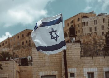 Israel llama a Hamás a cumplir con el acuerdo de tregua y entregar a los rehenes muertos