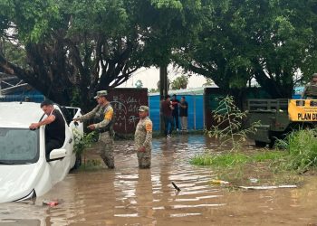 Remanentes de Raymond dejan inundaciones en Puerto Vallarta