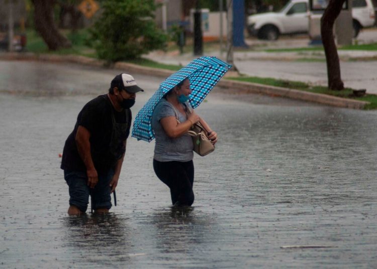 Tormenta tropical Priscilla provoca lluvias torrenciales en Michoacán y Jalisco