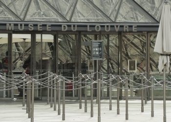 Los dos detenidos por el robo del Louvre reconocieron parcialmente los hechos