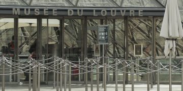 Los dos detenidos por el robo del Louvre reconocieron parcialmente los hechos