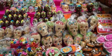 Aumentan costos para celebraciones de Halloween y Día de Muertos