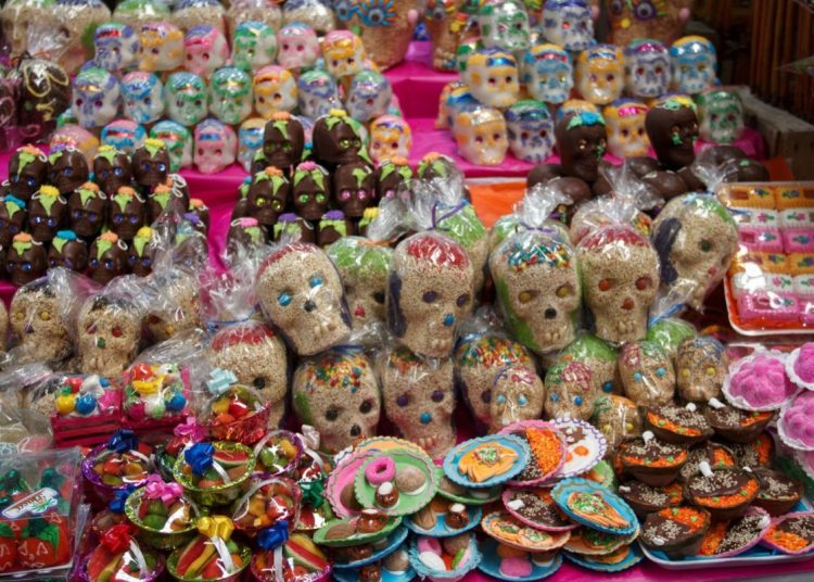 Altares de Día de Muertos cuestan en promedio 2 mil 135 pesos en 2025