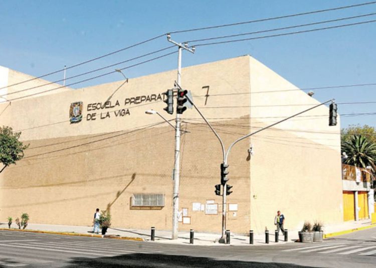 Prepa 7 UNAM fue desalojada por amenaza de artefacto explosivo; autoridades no encontraron riesgos