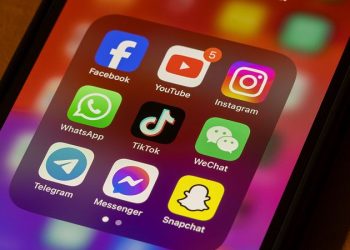 Impacto de redes sociales en adolescentes: Expertos advierten riesgos de trastornos alimentarios y psicológicos
