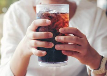 Sheinbaum asegura que IEPS a refrescos es para reducir su consumo