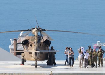 Rehenes vivos liberados por Hamás ya están en territorio israelí