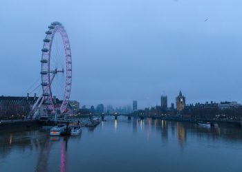 Economías menos dependientes de los recursos naturales lideran el comercio sostenible, según Índice Hinrich-IMD 2025