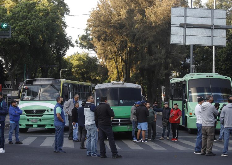 Transportistas en CDMX anuncian bloqueos para exigir aumento de tarifa