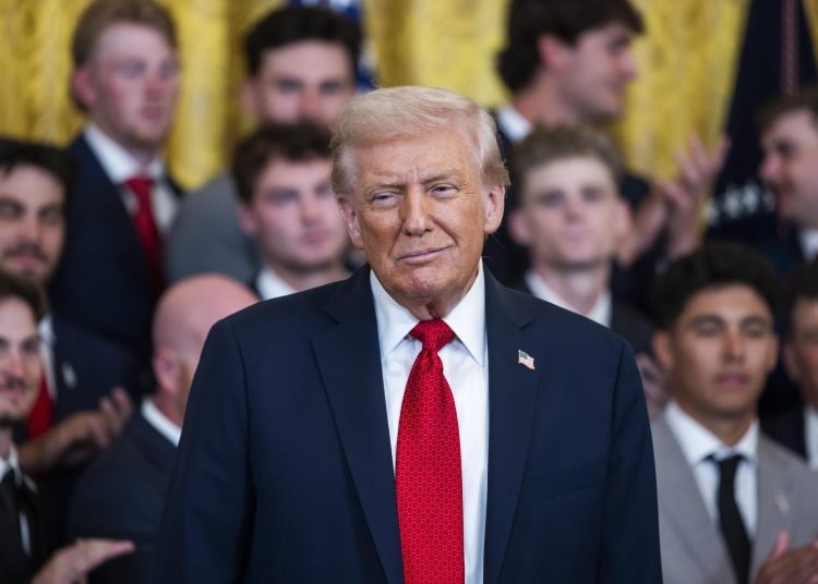 Donald Trump advierte a Hamás sobre posible intervención en Gaza. EFE/EPA/JIM LO SCALZO