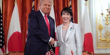 Donald Trump y Sanae Takaichi firmando acuerdos bilaterales en el Palacio de Akasaka.
