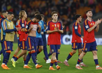 Los jugadores de la selección de España a la finalización del encuentro correspondiente a la fase de clasificación para el Mundial 2026