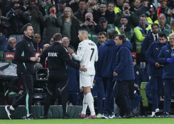 Portugal pierde, CR7 es expulsado y retrasan calificación