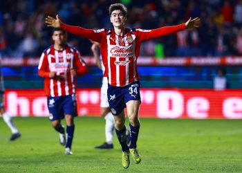 Las Chivas Guadalajara venció este domingo por 0-1 a Pachuca y quedó más cerca de los cuartos de final del torneo Apertura.