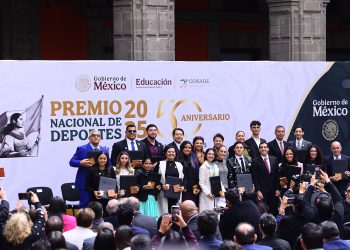 Claudia Sheinbaum, encabezó la ceremonia de entrega del Premio Nacional del Deporte 2025, un galardón que este año adquiere un brillo especial al conmemorar su 50.º aniversario.