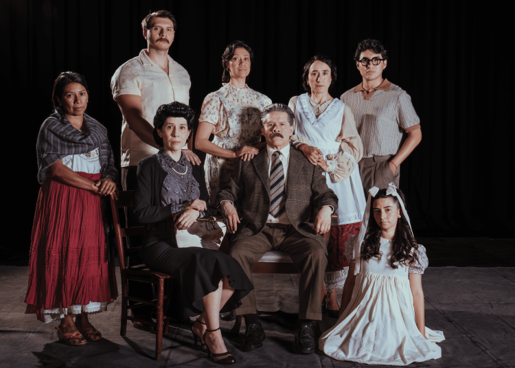 Sonia Couoh y Carmen Mastache en la puesta en escena del teatro de Emilio Carballido