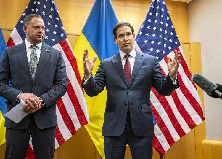 "Washington y Kiev consolidan un marco de paz actualizado para buscar estabilidad y respeto a la soberanía de Ucrania. EFE/EPA/MARTIAL TREZZINI