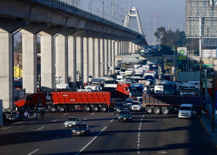 Bloqueos carreteros afectan actividades comerciales y cadenas productivas, advierte ANERPV | IMAGEN ILUSTRATIVA/ FOTO EFE