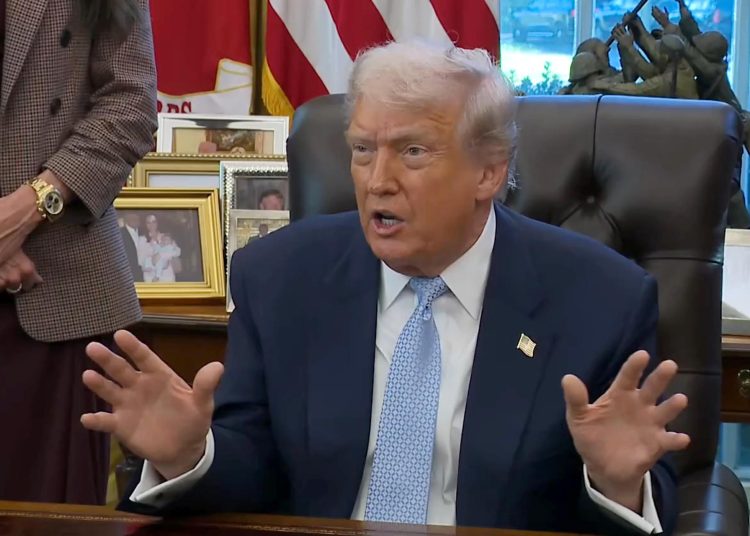 Trump insiste en que no descarta ninguna opción con Venezuela | FOTO EFE