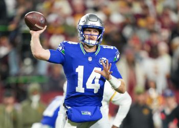 Sam Darnold brilló este domingo con cuatro envíos de anotación en el triunfo de Seattle Seahawks por 14-38 sobre Washington Commanders