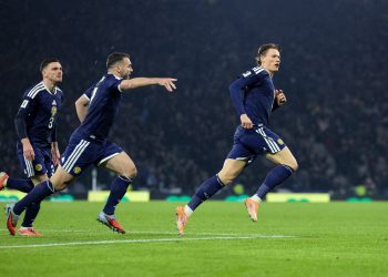 Dos goles en el tiempo de prolongación de Tierney y de McLean tumbaron a Dinamarca (4-2) para firmar el regreso de Escocia a un Mundial