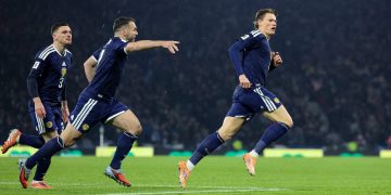 Dos goles en el tiempo de prolongación de Tierney y de McLean tumbaron a Dinamarca (4-2) para firmar el regreso de Escocia a un Mundial