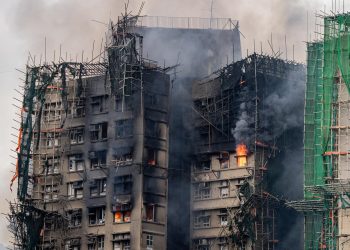 🔥Tragedia en Hong Kong: Aumentan a 83 los muertos y 279 desaparecidos