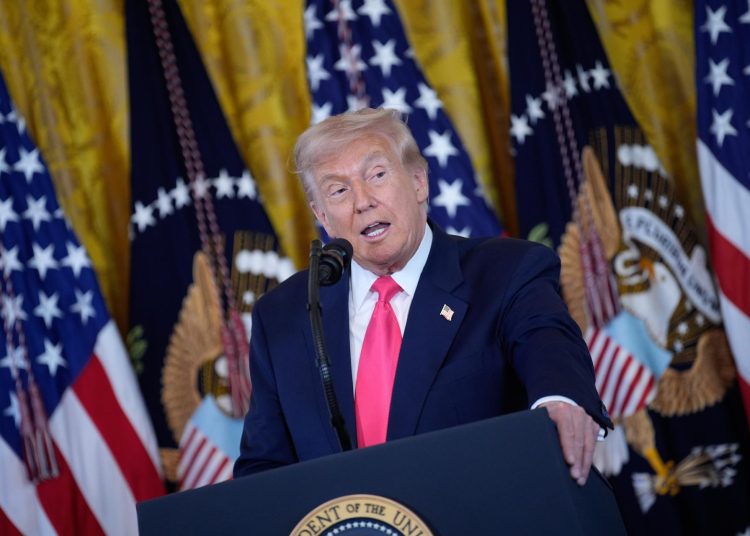 Trump amenaza con echar a Powell si no renuncia en mayo