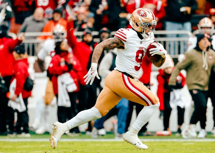 los San Francisco 49ers sumaron su novena victoria de la campaña al derrotar 26-8 a los Browns
