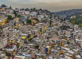 900 mil personas superan pobreza extrema en CDMX