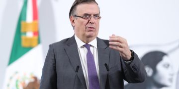 Ebrard respalda a la comisión antimonopolio pese a quejas de sectores empresariales