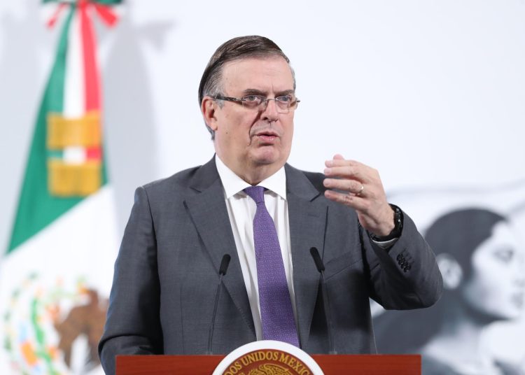 Ebrard respalda a la comisión antimonopolio pese a quejas de sectores empresariales