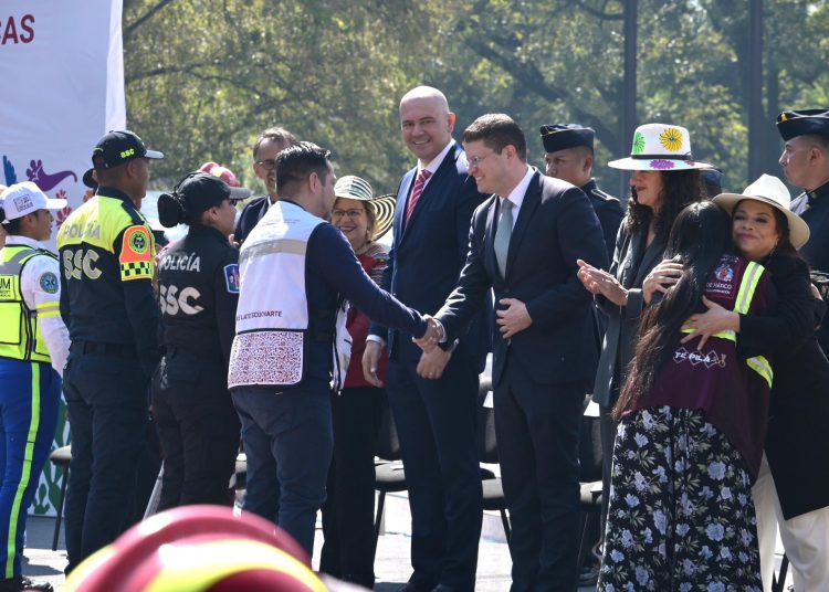 Clara Brugada Otorga Reconocimientos "Yaotl" a Héroes de Emergencias en la CDMX | foto x @PabloVazC