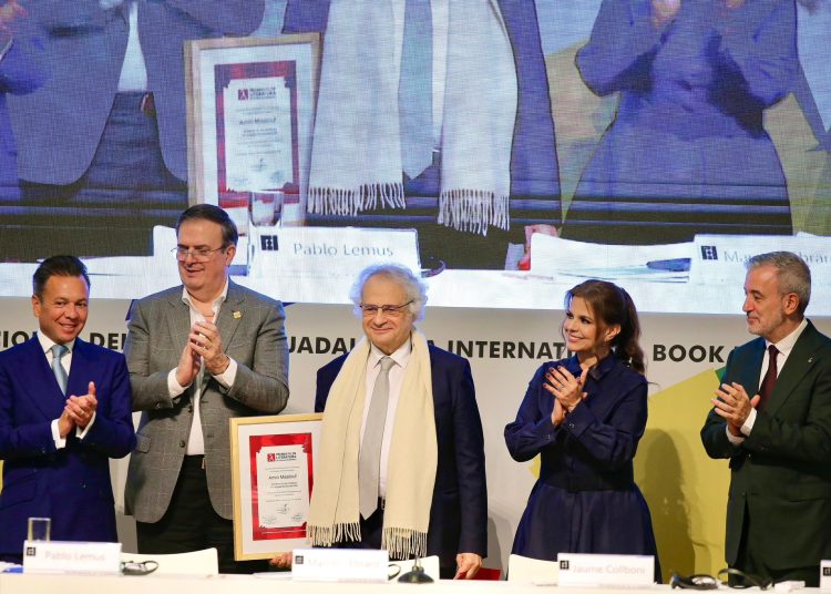 📖 Arranca la FIL de Guadalajara con la entrega de primer certificado de Hecho en México a la Feria  | FOTO X @KarlaPlanter1