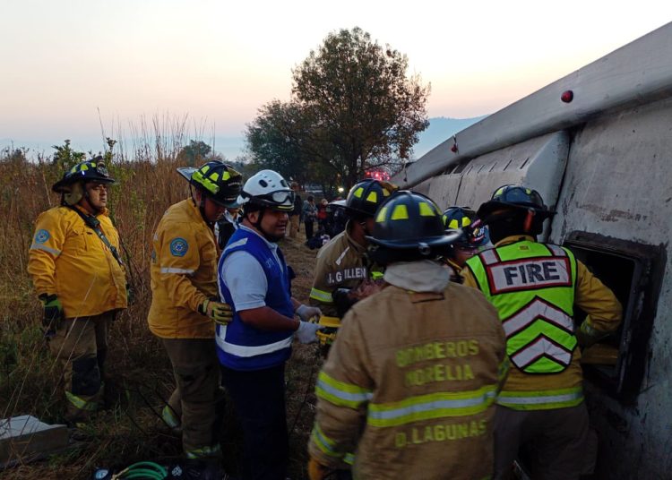 Fatal accidente de autobús en Michoacán deja siete muertos y veinte heridos