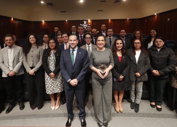 Kenia López Rabadán destaca el diálogo para un México próspero y empleo digno