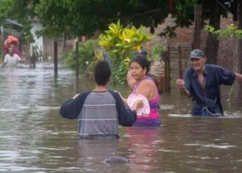 Intensifican rescates en Cuba por inundaciones