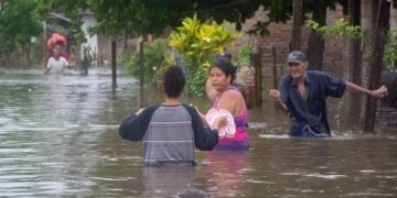 Intensifican rescates en Cuba por inundaciones