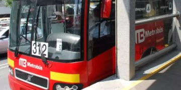 🚍 Choque de Metrobús en la Línea 1 deja siete personas lesionadas