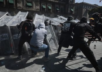 🚨 Saldo rojo reporta el gobierno de la CDMX durante la marcha de la “Generación Z”; 100 policías y 20 civiles lesionados