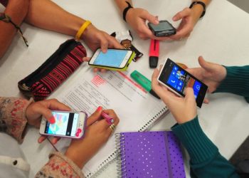 Aguascalientes prohíbe uso de celulares en escuelas: aplicarán protocolo estatal
