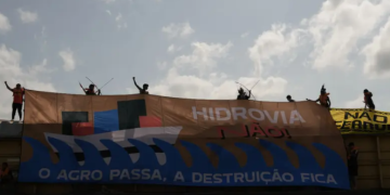 Flotilla de 200 barcos protesta en la Amazonia durante la COP30