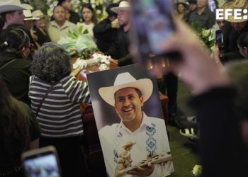 🚨 El gobernador de Michoacán dice que un escolta de Carlos Manzo está prófugo