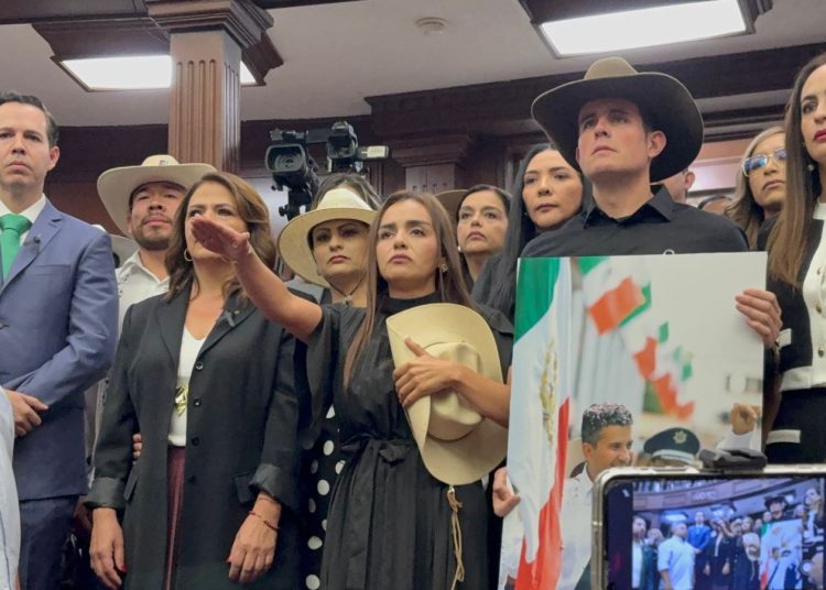 Grecia Quiroz asume como presidenta municipal sustituta de Uruapan tras muerte de su esposo