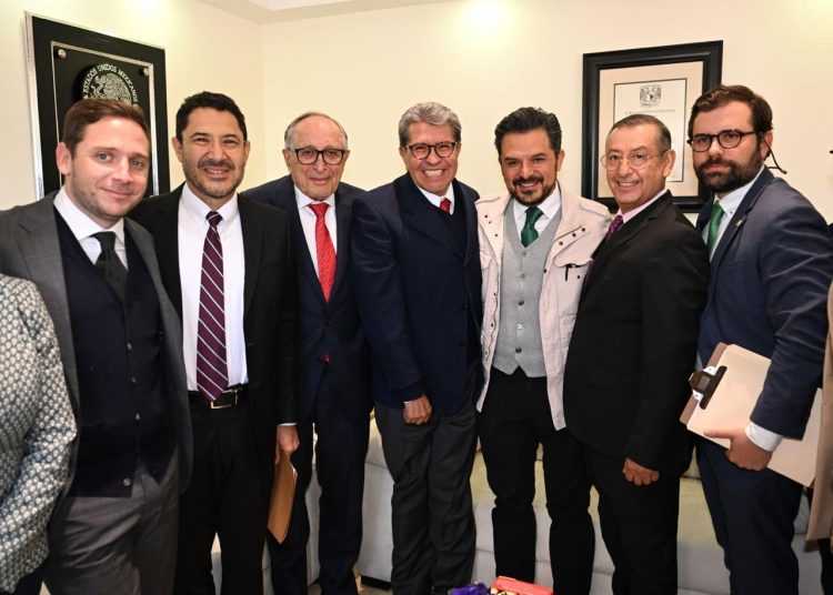 Funcionarios del sector salud, incluyendo el Dr. David Kershenobich y el Mtro. Zoé Robledo, comparecen ante diputados en San Lázaro para la glosa del I Informe Presidencial de Claudia Sheinbaum.