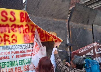 CNTE ya marcha hacia el Congreso; denuncian lesionados por agresiones del Gobierno Federal