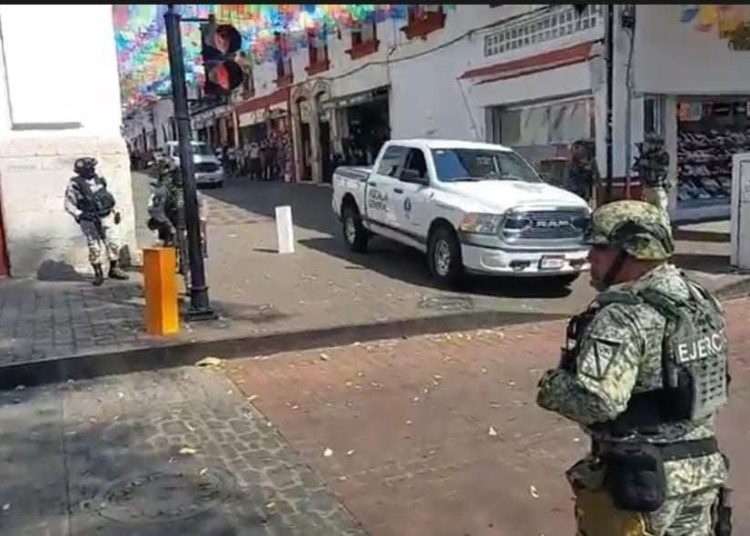 Detienen a escoltas de Carlos Manzo en Uruapan