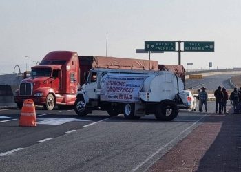 Transportistas y campesinos bloquean carreteras en Hidalgo por seguridad y precios justos
